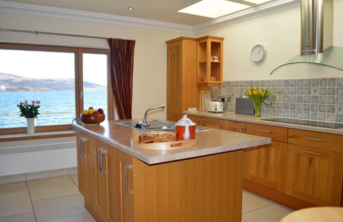 Tighnabruaich Casa | Waterside Villa, ubicación frente a la costa con balcón de 22 m, 5 baños, capacidad para 8