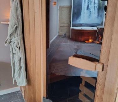 Bodegraven Apartamento | Waterval Wellness-suite met Sauna!