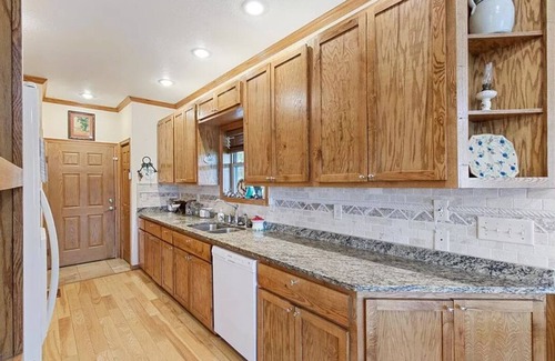 Centerville Casa | *MAY SPECIAL* Waterview 3 bedroom/2.5 bath house on Piney Narrows. Pet-friendly