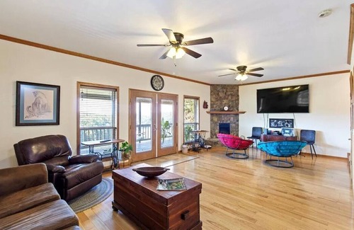 Centerville Casa | *MAY SPECIAL* Waterview 3 bedroom/2.5 bath house on Piney Narrows. Pet-friendly