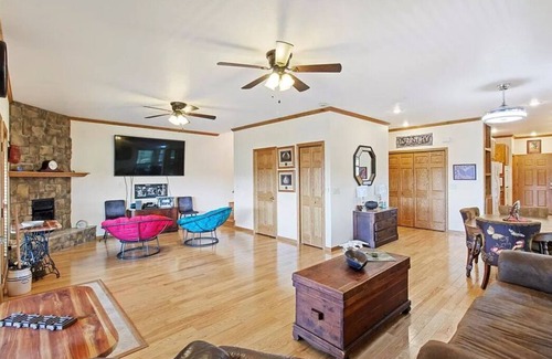 Centerville Casa | *MAY SPECIAL* Waterview 3 bedroom/2.5 bath house on Piney Narrows. Pet-friendly