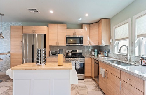 Silver Strand Casa | Waterview from your Private Patio + Dogs Welcome!
