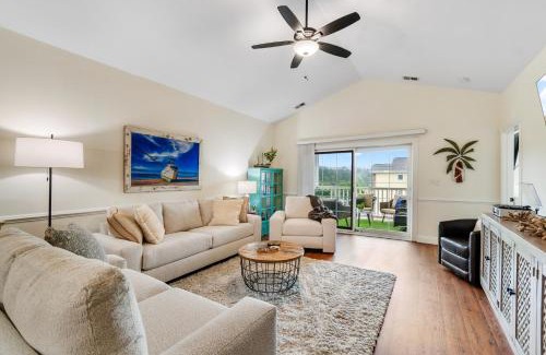 Central Myrtle Beach Apartamento | Waterview Golf Hideaway with 5 bds, Modern Design by myBeach Vacation Rentals