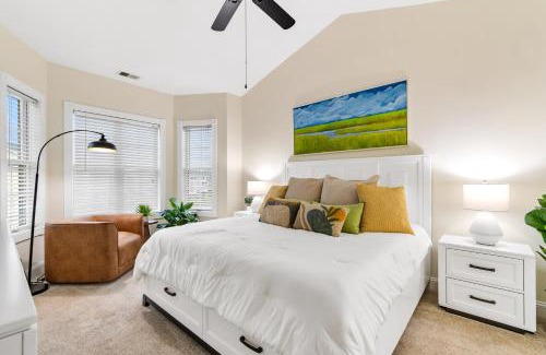 Central Myrtle Beach Apartamento | Waterview Golf Hideaway with 5 bds, Modern Design by myBeach Vacation Rentals