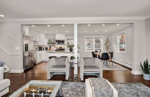 Cove - East Side - Shippan Casa | Waterview House Walking Distance from Cove Beach