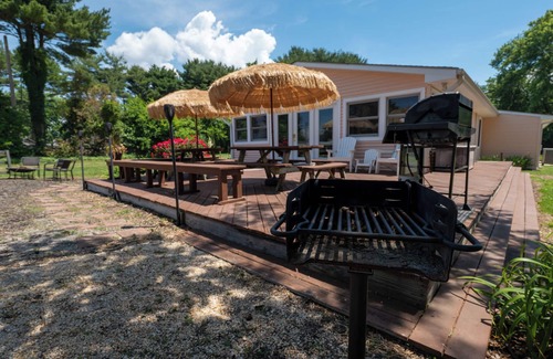 Stevensville Casa | Kent Island Beach House - ¡Voleibol de playa en la bahía de Chesapeake y paseo al bar Tiki!