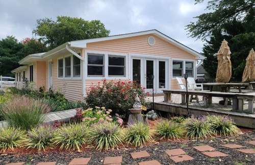 Stevensville Casa | Kent Island Beach House - ¡Voleibol de playa en la bahía de Chesapeake y paseo al bar Tiki!