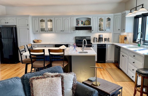 Gloucester Casa | WaterViews con vistas a Gloucester Inner Harbor / Sunroom / Deck / Walk to Town / AC