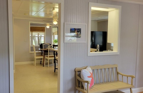 Ocean Isle Beach Casa | Waterway House 2 BR / 1 BA Capacidad para 6 Mascotas Ropa de cama WIFI Recientemente renovado