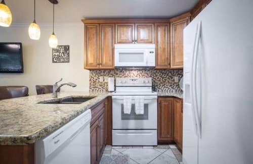 New Braunfels Casa | Waterwheel Hideaway - Cozy Condo for 6 with Resort-style Amenities