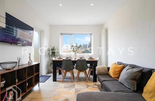 Watford Casa | Watford Large 5BR Home - Contractors & Families