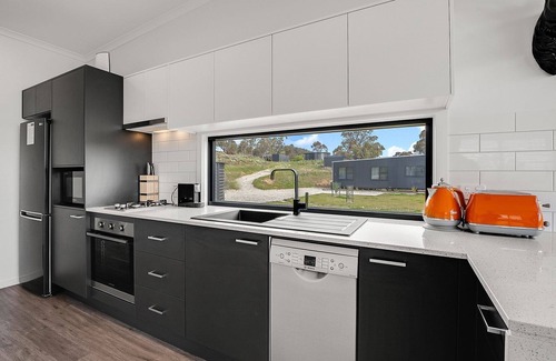 East Jindabyne Cabina | Wattle Eco Lodge at Peak View Farm