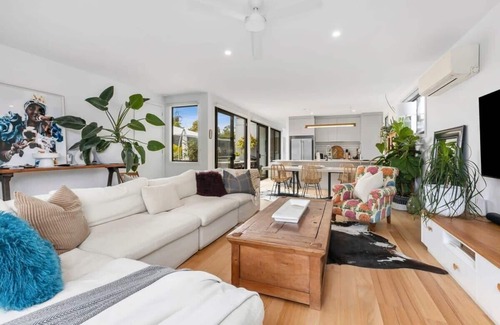 Barwon Heads Casa | Wattlebird Hideaway: Pet Friendly, 250m to River