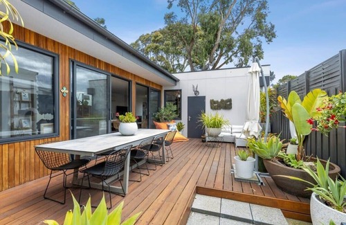Barwon Heads Casa | Wattlebird Hideaway: Pet Friendly, 250m to River