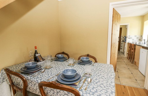 Brecon Cabaña | WAUN YSCIR, pet friendly, with hot tub in Brecon