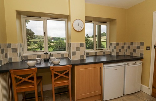 Brecon Cabaña | WAUN YSCIR, pet friendly, with hot tub in Brecon