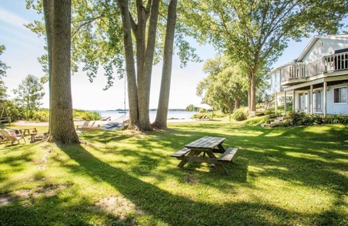Waupoos Casa | Waupoos Beach Commons: Sleep 16+Kayaks, Bikes+more