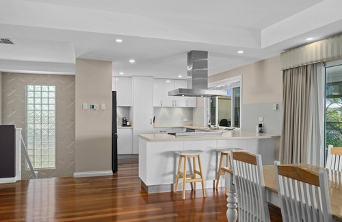Moana Casa | Wauwa-ana ~ Moana - Sumptuous Holiday Abode in the Heart of Moana