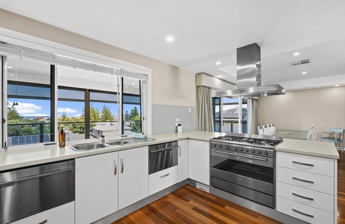 Moana Casa | Wauwa-ana ~ Moana - Sumptuous Holiday Abode in the Heart of Moana