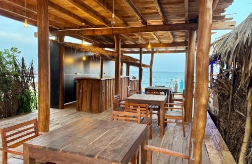 Pottuvil Division 2 Hotel | Wave Beach Cabana