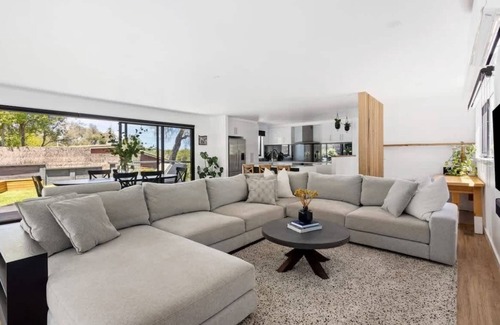Rye Casa | Wave Haus Rye -spacious house with spa