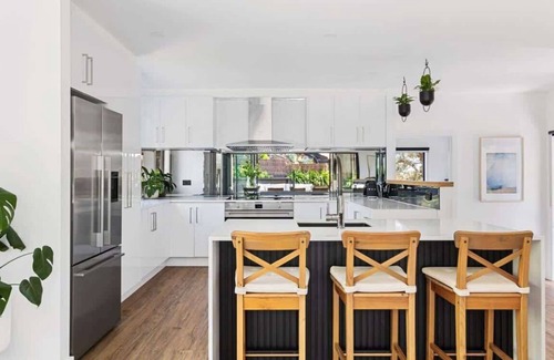 Rye Casa | Wave Haus Rye -spacious house with spa