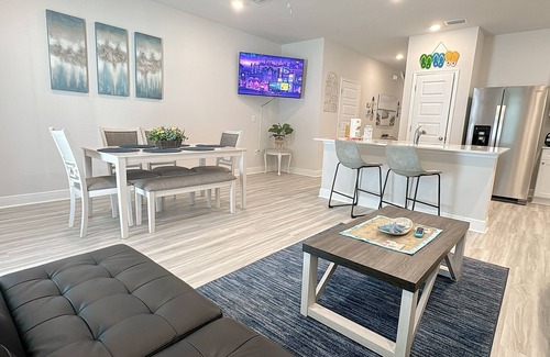 Gulf Breeze Casa | Wave of gold Close to beaches 3 bedrooms clean Beautiful Brand New townhome