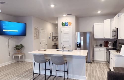 Gulf Breeze Casa | Wave of gold Close to beaches 3 bedrooms clean Beautiful Brand New townhome