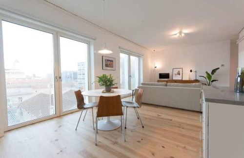 Sao Paulo Apartamento | Wave of Light in Lisbon by Innkeeper