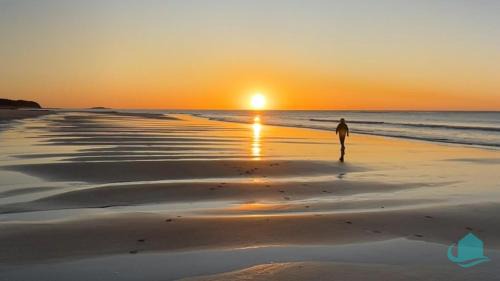 Caves Beach Casa | Wave Song - minutes to the shore