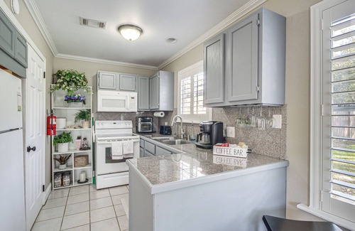 Waveland Cabaña | Waveland Retreat w/ Yard: Walkable Location