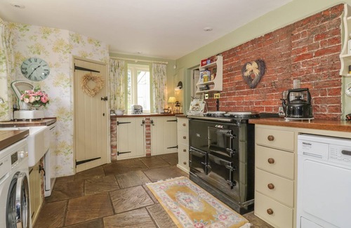 Weybread Cabaña | WAVENEY COTTAGE, pet friendly, character holiday cottage in Harleston