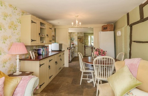 Weybread Cabaña | WAVENEY COTTAGE, pet friendly, character holiday cottage in Harleston