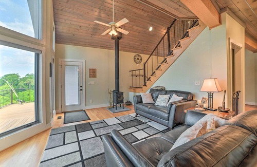 Waverly Casa | Waverly Home w/ Hot Tub ~ 1 Mi to Lake Access!