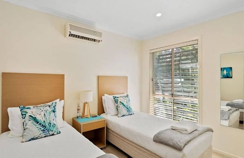 Sapphire Beach Apartamento | Waves at Sapphire, welcome to your luxury holiday home by the sea