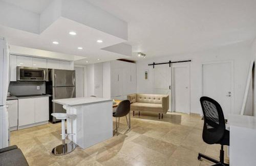 Pompano Beach Apartamento | Waves Beach Town 2BR Apartment With Balcony