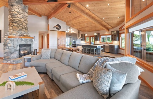 Tofino Casa | Waves End-Directly on Chesterman, Hot Tub, OD shower