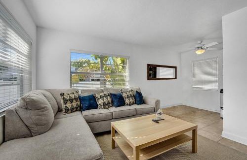 North Beach Apartamento | Waves On Desoto Rental Unit With Pool