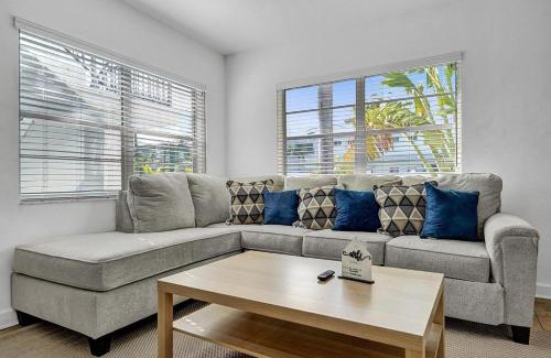 North Beach Apartamento | Waves On Desoto Rental Unit With Pool