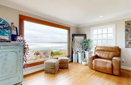 Seaside Casa | Waves On The Rocks