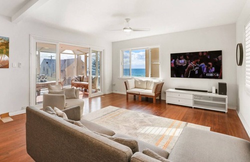 Narrabeen Casa | Waves, Sand & Surf - Seconds to the Beach