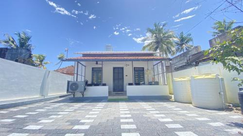 Kochi Casa | Waves Seafront home