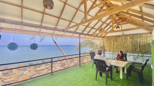 Kochi Casa | Waves Seafront home