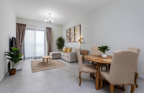 Dubai Apartamento | Waves - Stylish 1BR Close to IMG World & Global Village