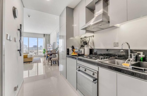 Dubai Investment Park Apartamento | Waves - Stylish Studio with Balcony in Dubai South