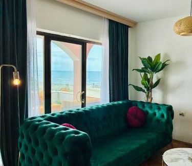 Gjerana Apartamento | Waveside View