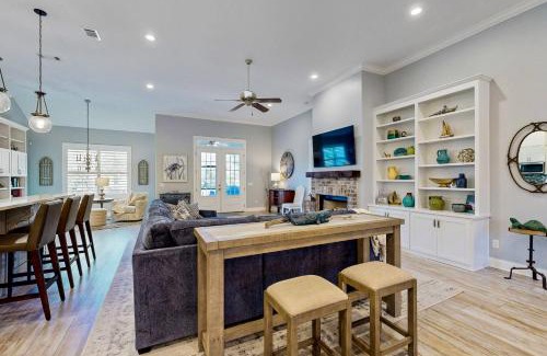 St. Simons Island Casa | Waving Sea Palms