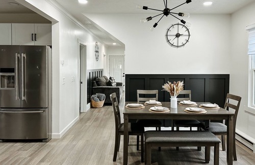 Syracuse Casa | Wawasee Lake Channel Cottage Newly Renovated