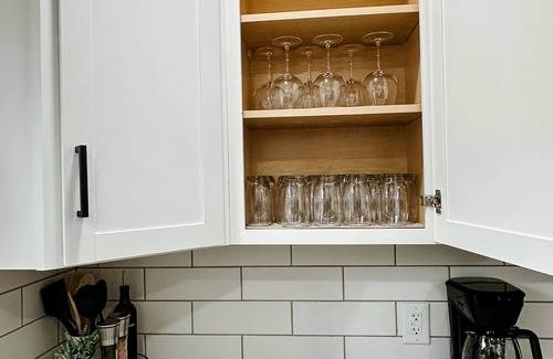 Syracuse Casa | Wawasee Lake Channel Cottage Newly Renovated