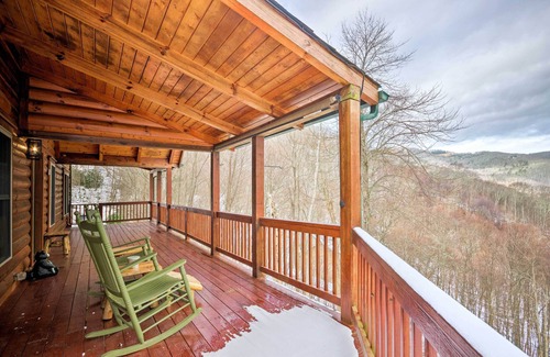 Settlers Ridge Casa | Waynesville sobre las nubes; Mtn cabina con balcón!